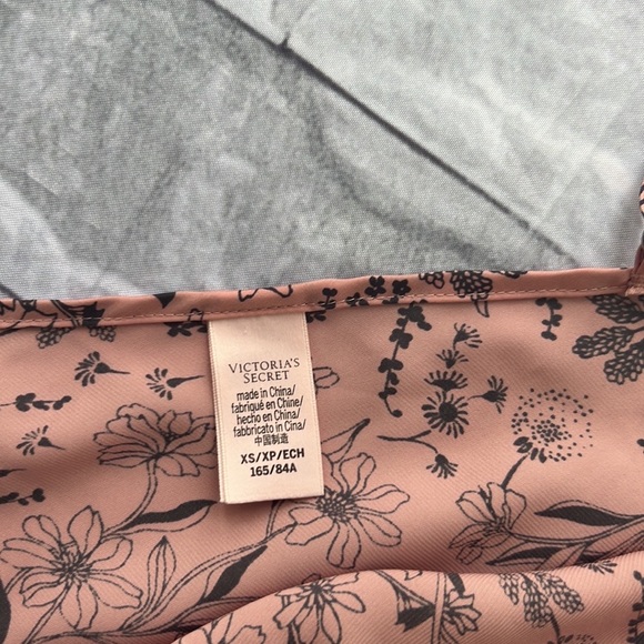 Victoria’s Secret sleepwear lace satin lingerie gown size XS - Picture 7 of 14